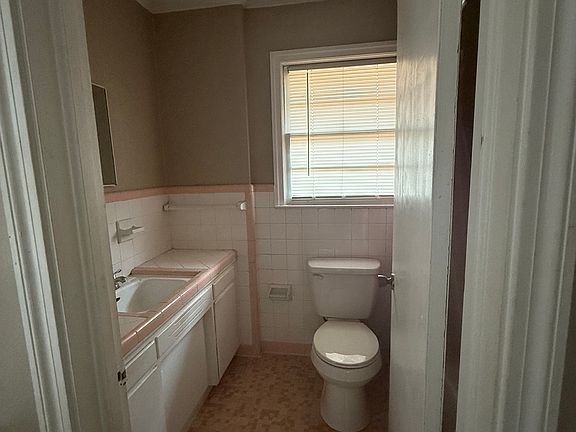 5th image of 252 W Frink St