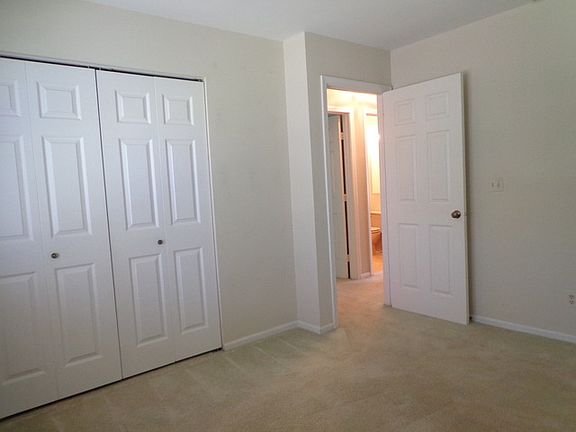 5th image of 513 Hunters Way