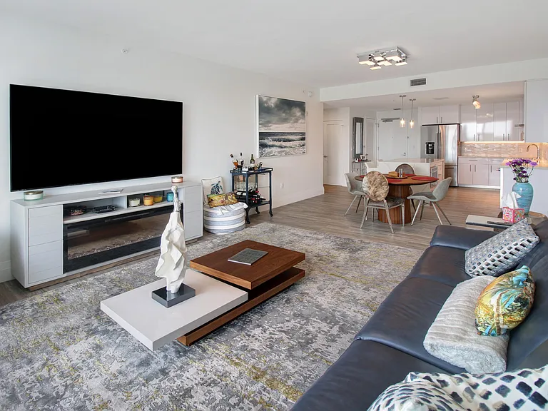 236 SE 5th Ave #410 — Photo 10