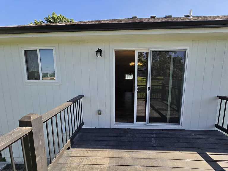 220 NE 102nd Ter — Photo 33
