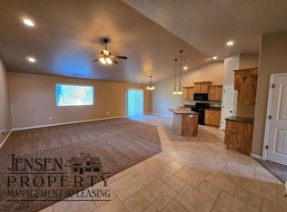 163 N 1270 W, Hurricane, UT 84737