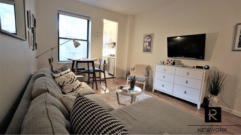 1st image of 424 E 77th St APT 4D