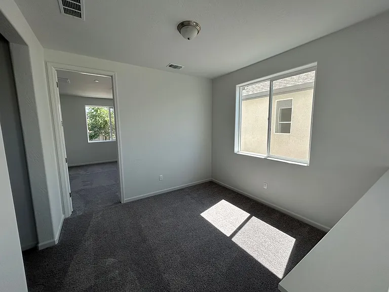 1021 W Payson Ave — Photo 9