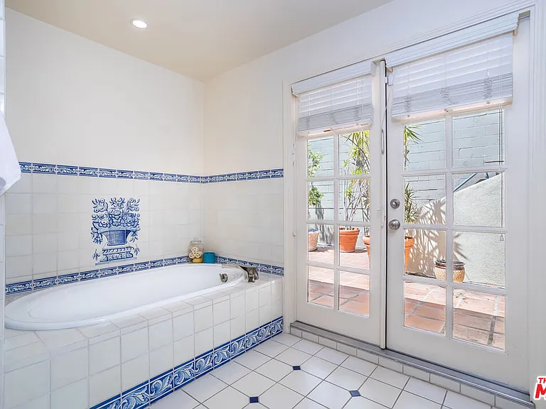 941 N Norman Pl — Photo 43