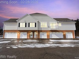 636 Olde English Cir, Howell, MI 48855