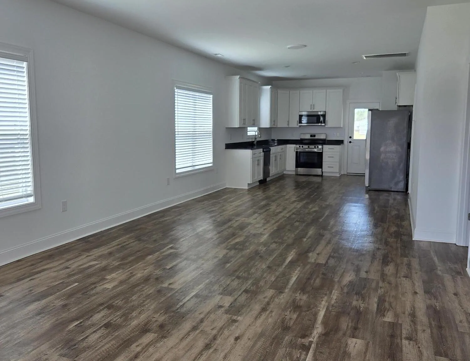 3 bed, 2.5 bath, $1,850 — Photo 3