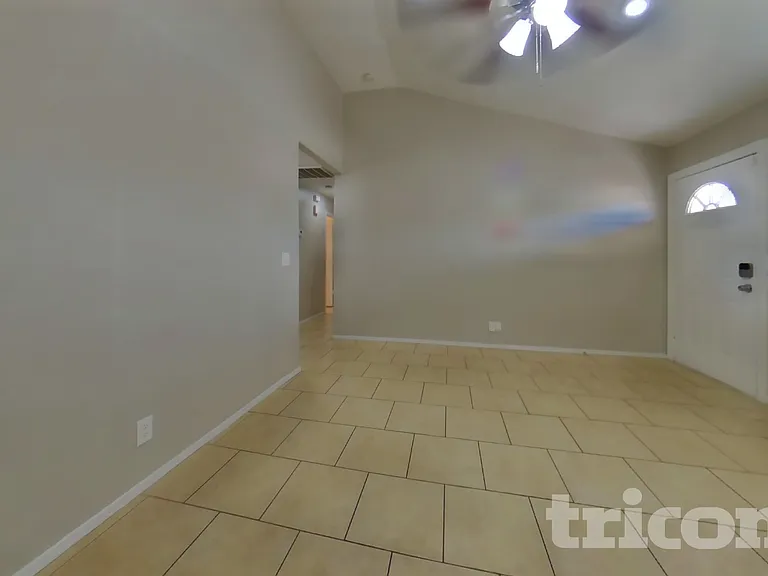 3234 W Larkspur Dr — Photo 2