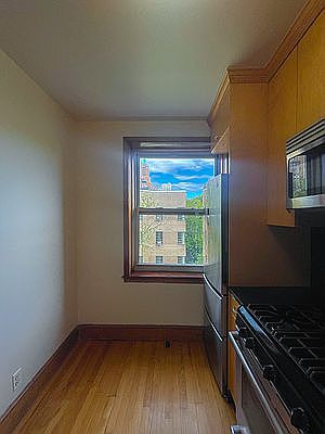 5th image of 256 Henry St APT 4