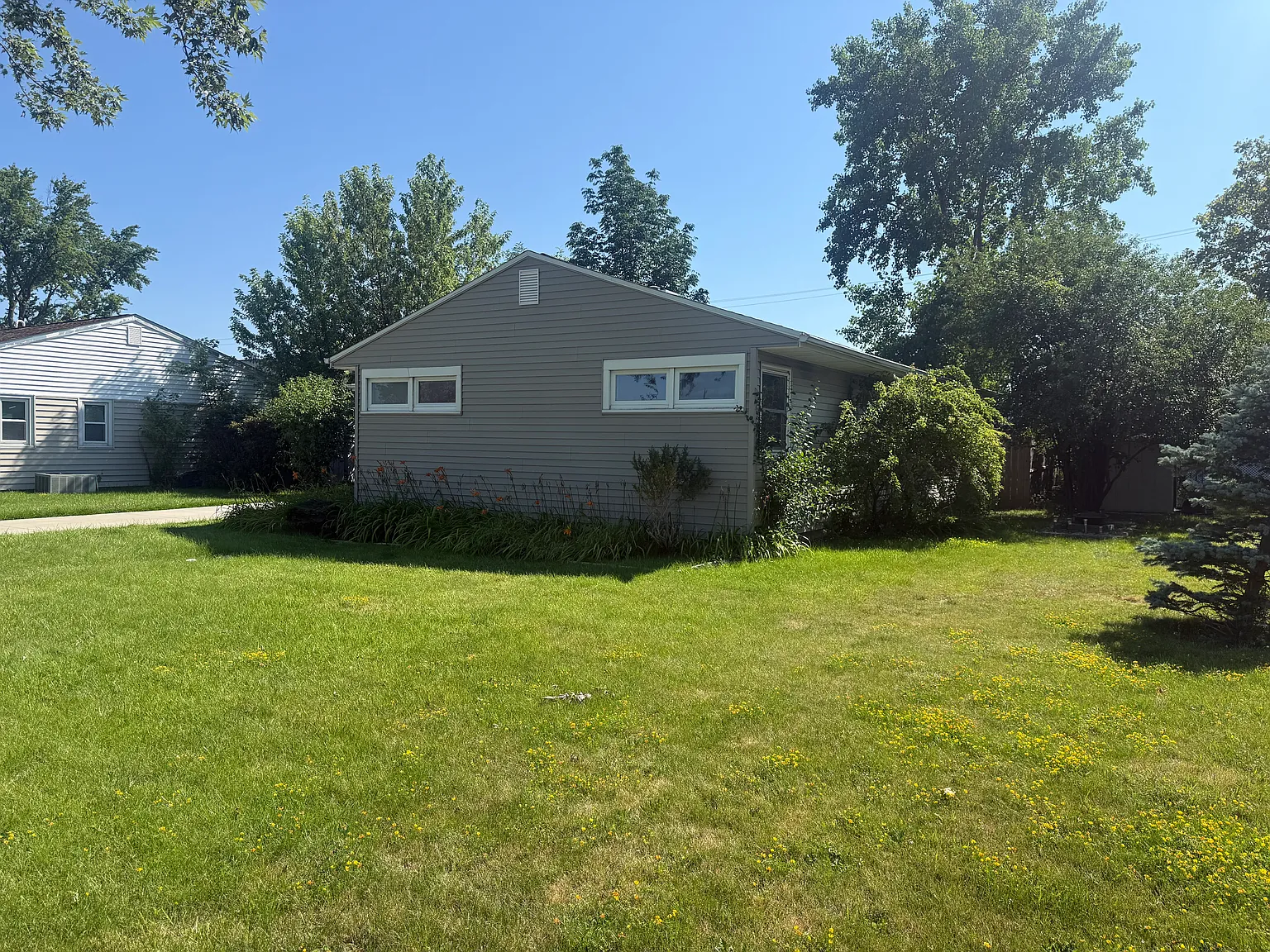 3 bed, 1.5 bath, 1158 sqft, $1,950 — Photo 2