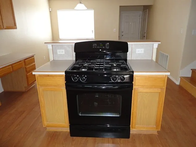 120 Latigo Trl SE — Photo 3