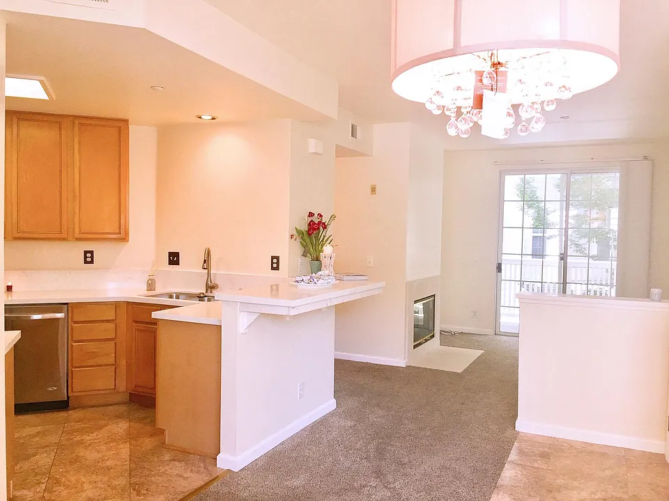 611 Arcadia Ter #204