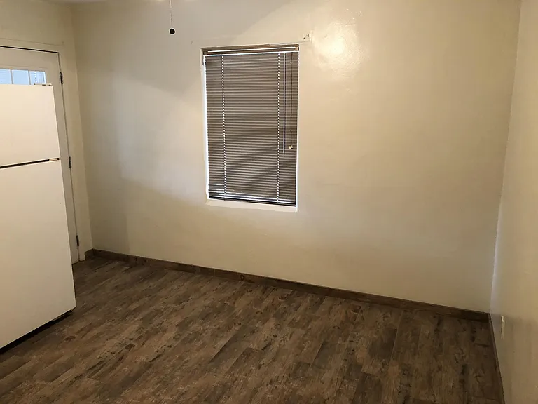 1419 E Hedrick Dr — Photo 3
