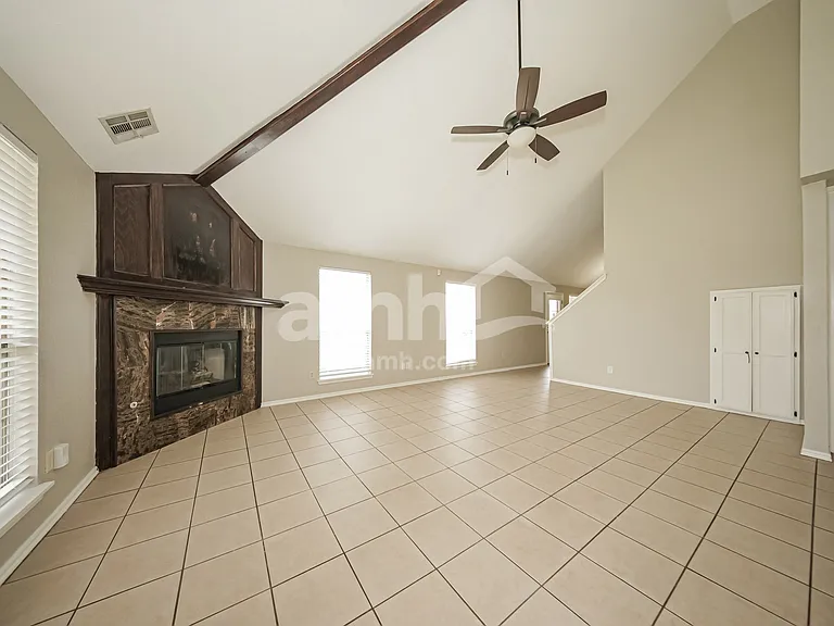 1424 SW 23rd St — Photo 6