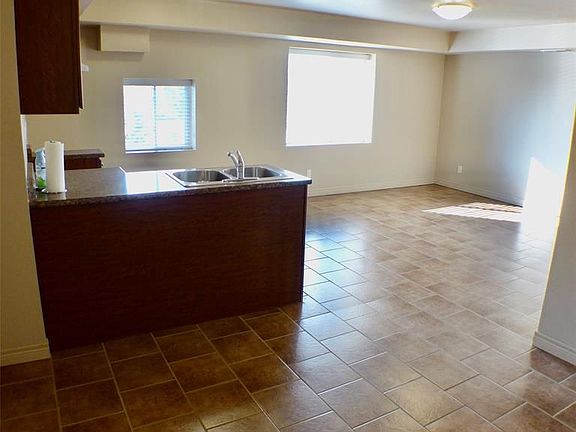 3rd image of 440 Simcoe St #17