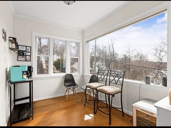 dining space/breakfast nook