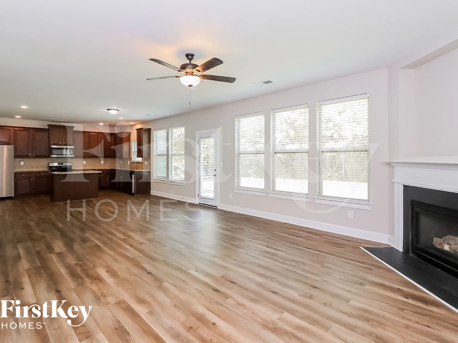5 bed, 3.0 bath, 3384 sqft, $3,215 — Photo 3