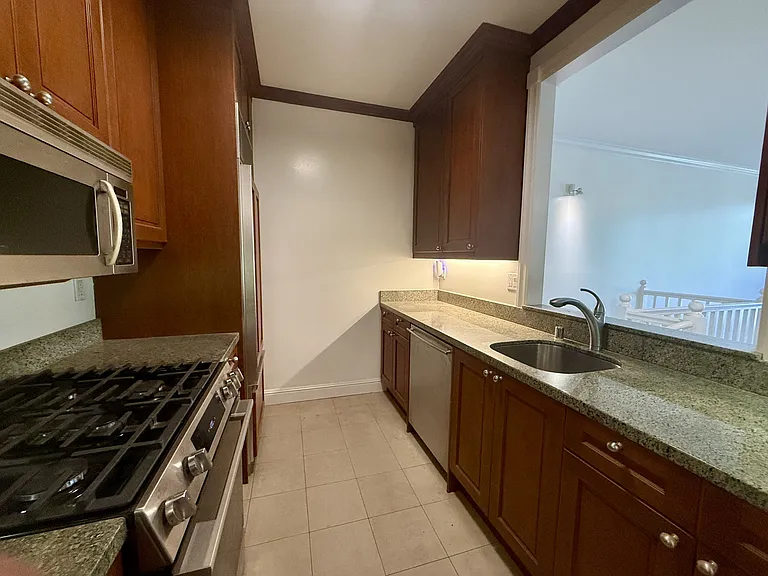3316 California St #2 — Photo 8