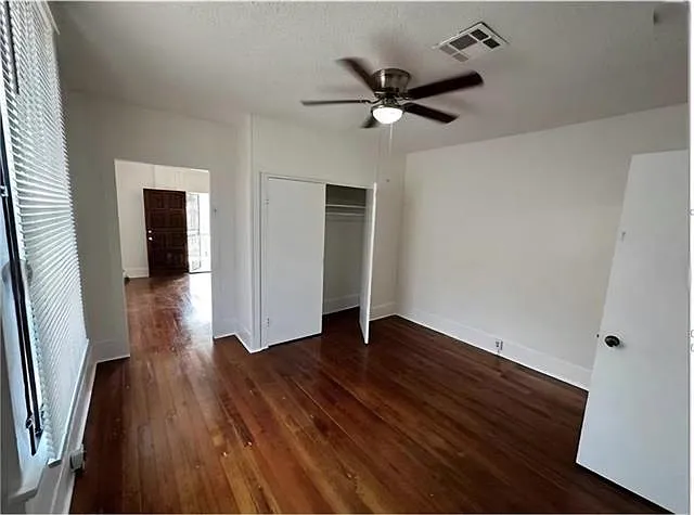 3 bed, 1.0 bath, 913 sqft, $1,600 — Photo 2