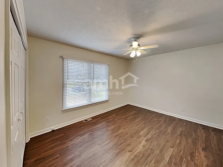 468 Springfield Dr — Photo 14