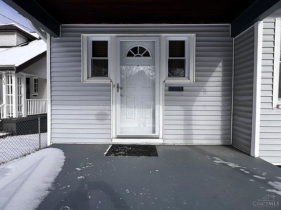 2nd image of 2304 Lysle Ln