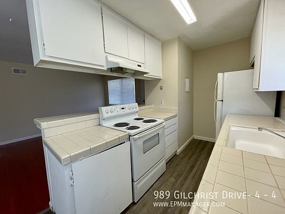 3rd image of 989 Gilchrist Dr APT 4