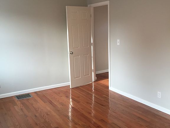 Upstairs bedroom, door to hallway