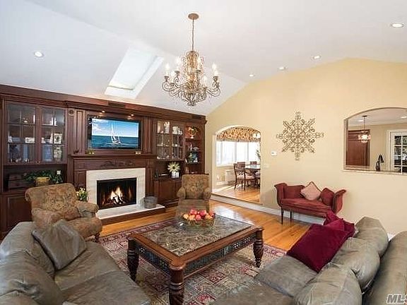 3rd image of 80 Crescent Dr