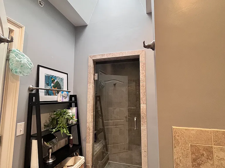584 E 8th St #3 — Photo 10