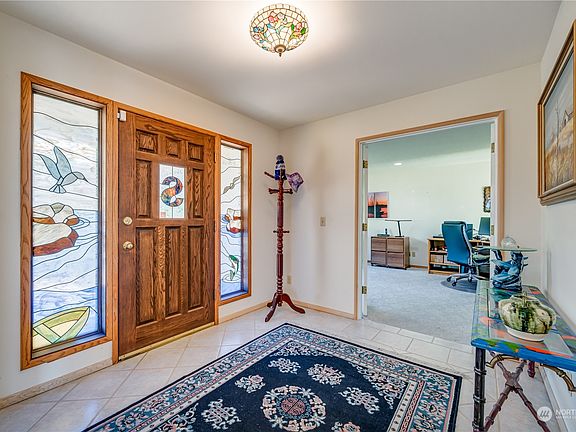 3rd image of 174 Belmont Place