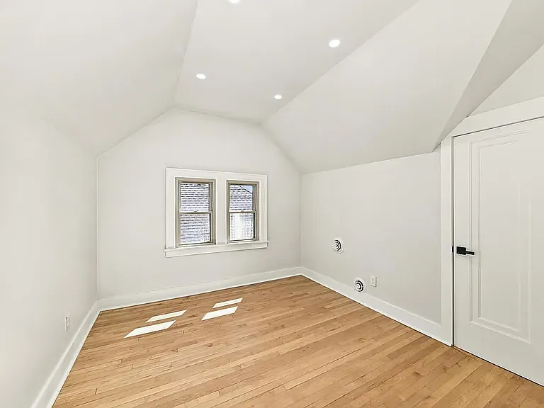 119 E Ohio Ave — Photo 15