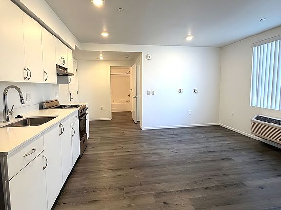 4th image of 4238 S Western Ave #314