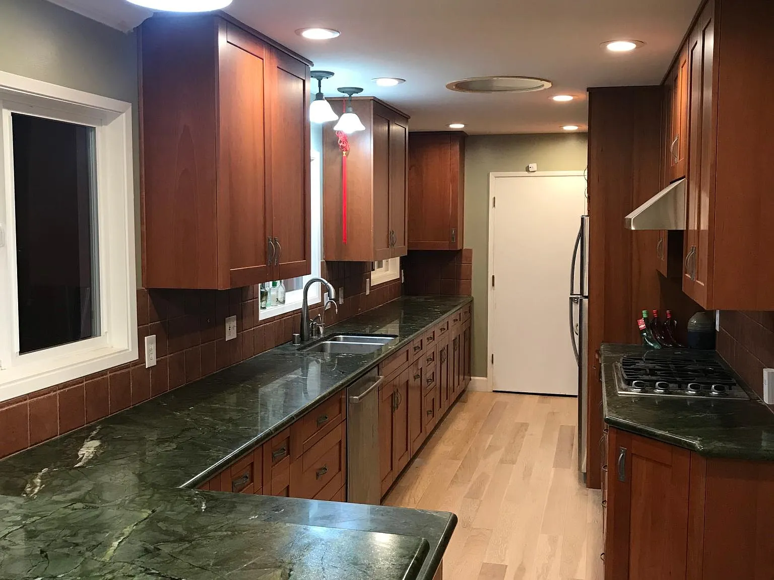 3 bed, 1450 sqft, $6,295 — Photo 2