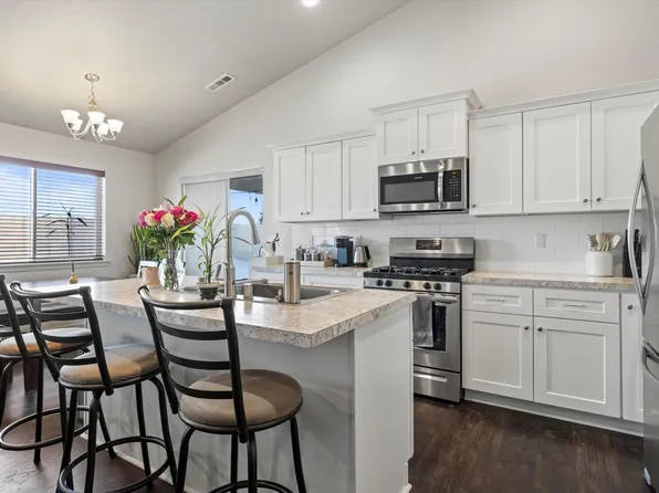 8105 Coldwater Dr, Pasco, WA 99301