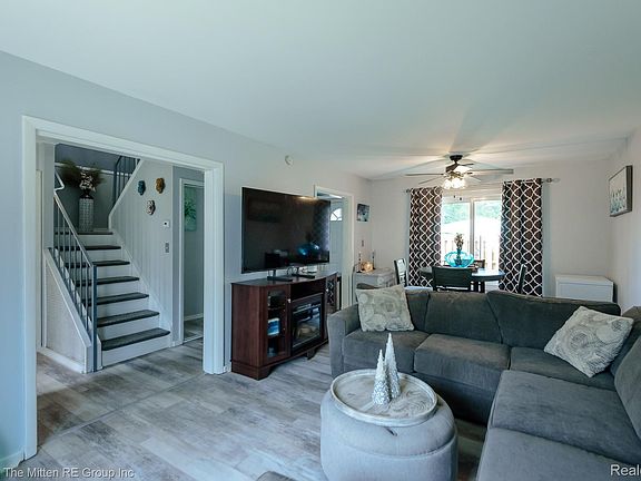4th image of 704 Estrada Dr #704