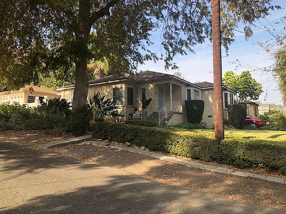 3rd image of 4401 Collis Ave