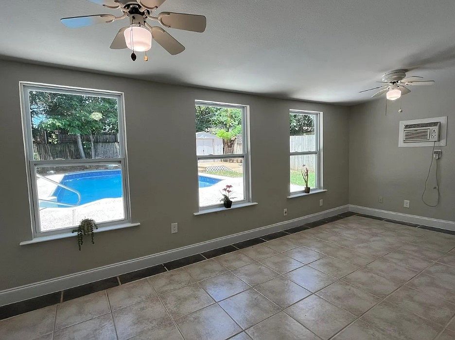 1st image of 1209 Glenn Dr #F