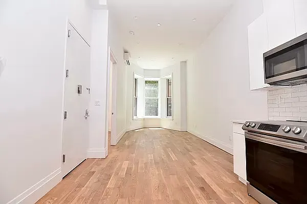 Rented by Bohemia Realty Group | media 2