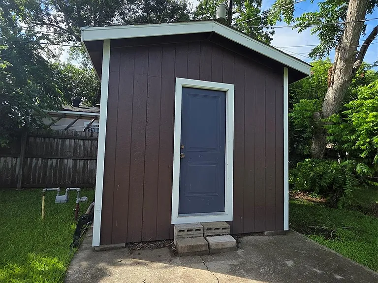 705 N Circle Dr — Photo 16