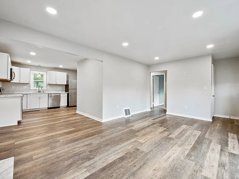 3302 S Park Rd — Photo 8