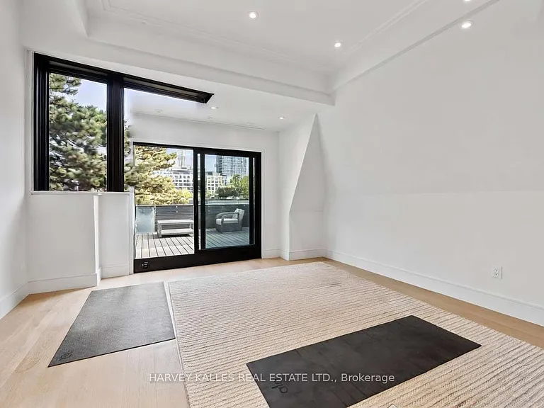 43 Summerhill Ave — Photo 26