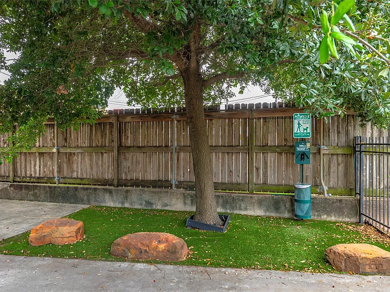 1011 Studemont St #101 — Photo 20