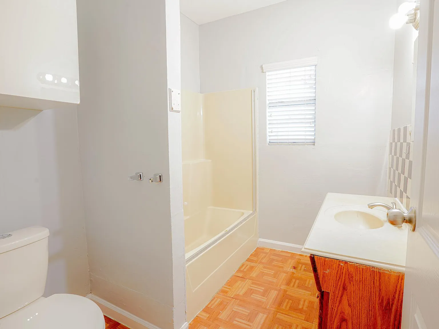 910 Booth St — Photo 2