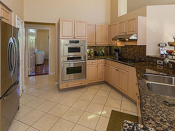 5th image of 505 Coconut Cir