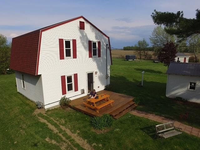 2nd image of 491 Cumberland Head Rd