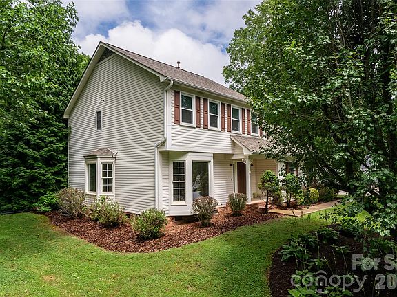 3rd image of 204 Windsor Forest Cir