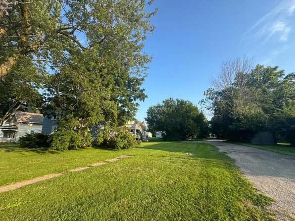 215 W 4th St, Pt Clinton, OH 43452