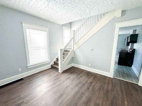 3rd image of 118-120 N Sheffield Ave #8DC023834