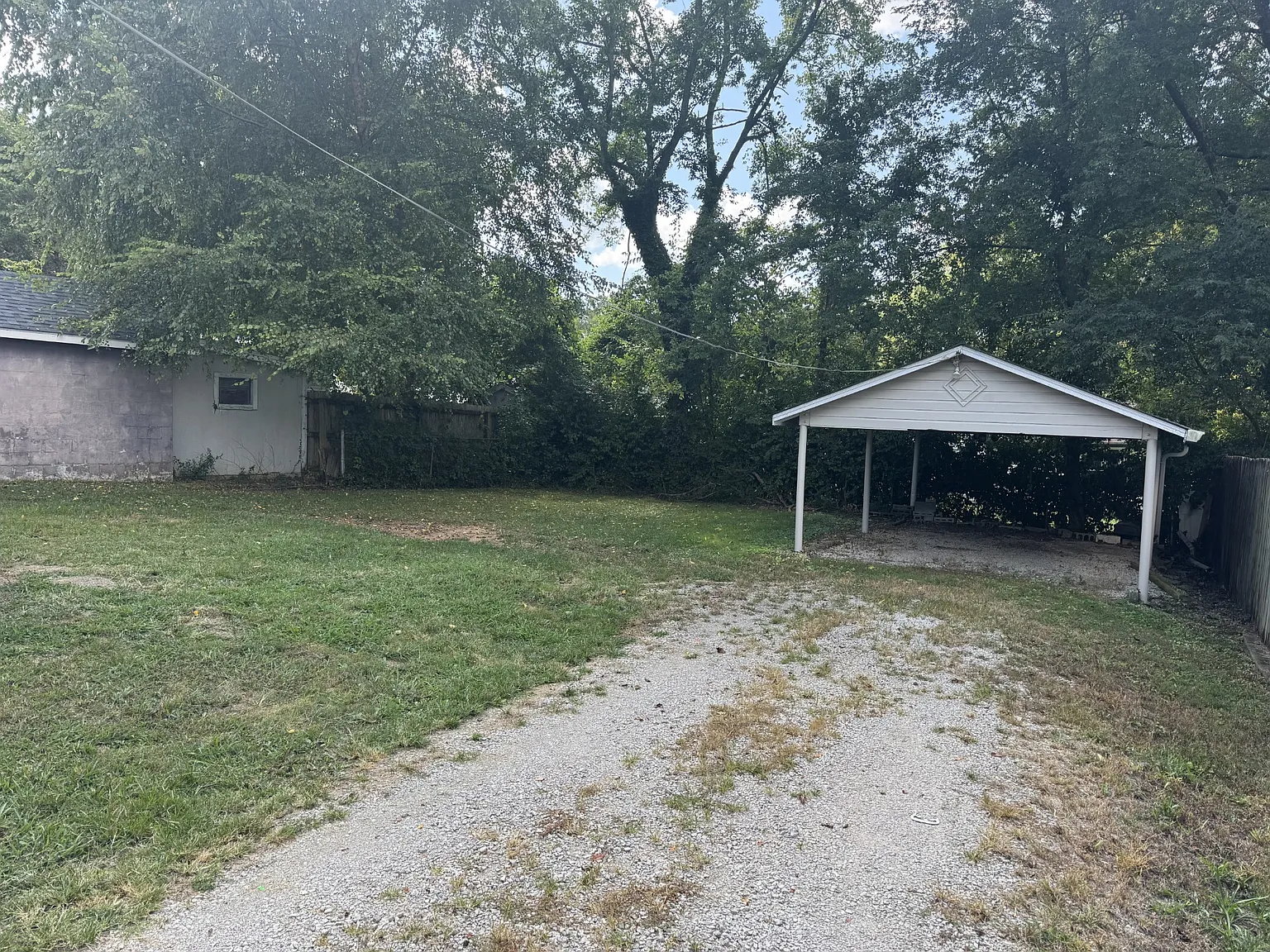 3 bed, 1000 sqft, $1,500 — Photo 2