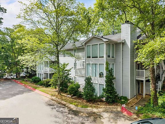3rd image of 2102 Augusta Dr SE #21