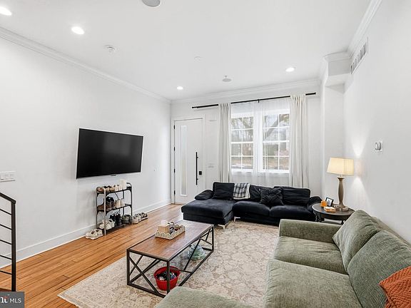 5th image of 2604 Reed St